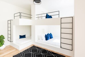 3 bedrooms, desk, iron/ironing board, WiFi