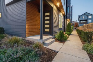 Exterior detail - New Year's Eve rooftop deck, gourmet kitchen, parking near Broadway and Gulch (Nashville)