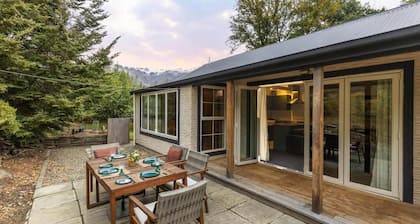 Arrow Junction Cottage near Arrowtown, super close to bike and hiking trails