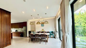 Signature Villa, 4 Bedrooms | Private kitchen | Full-size fridge, microwave, stovetop, dishwasher