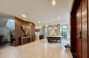 Signature-Villa | Wohnzimmer | Smart-TV