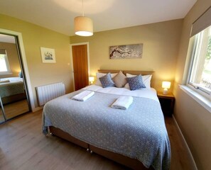 3 bedrooms, iron/ironing board, travel cot, free WiFi