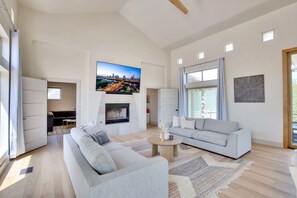 TV, fireplace, offices