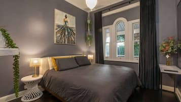 3 habitaciones, tabla de planchar con plancha, wifi y ropa de cama