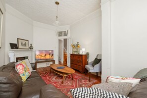 TV, offices - Quaint 3-Bed Heritage Home in the Heart of Sydney (Millers Point)