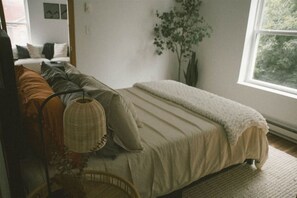 2 bedrooms, desk, iron/ironing board, free WiFi