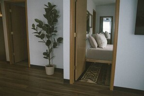 1 soverom, skrivebord, strykejern/-brett og wi-fi (inkludert)