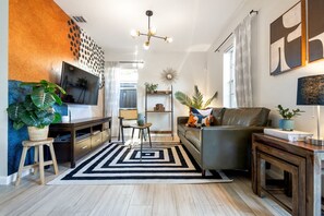 テレビ、書斎 / ワークスペース