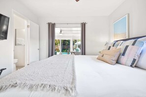 2 bedrooms, desk, iron/ironing board, travel crib