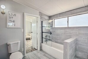 Shower, hair dryer, bidet, towels - Newly renovated pool at the Modern Western Villa! (Tucson)