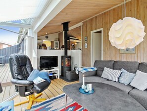 TV, fireplace - "Amelia" - 350m from the sea by Interhome (Løkken)