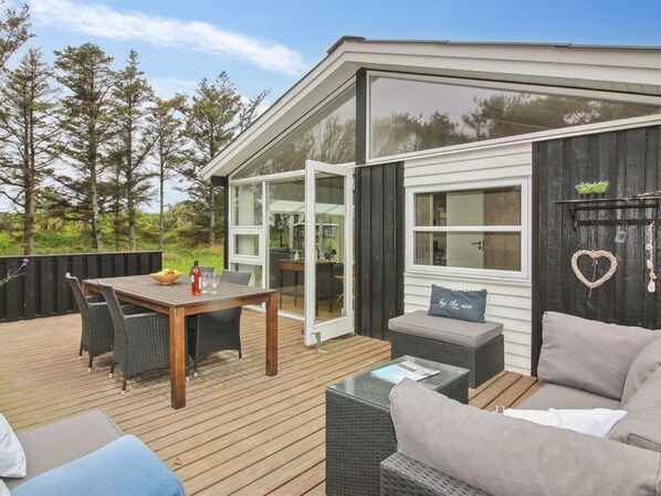 Outdoor dining - "Amelia" - 350m from the sea by Interhome (Løkken)