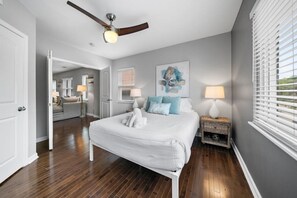 2 slaapkamers, een bureau, een strijkplank/strijkijzer, gratis wifi