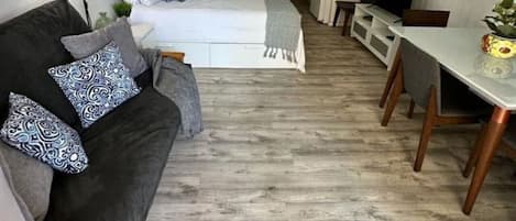 Bügeleisen/Bügelbrett, Reisekinderbett, WLAN, Bettwäsche