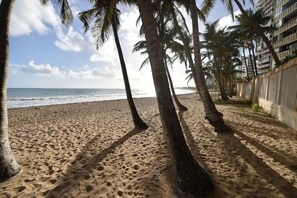 Beach nearby - Poolside Oceanfront Pool Beach Ocean View Balcony Parking (San Juan)