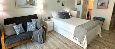 Fer et planche à repasser, lit parapluie, Wi-Fi, draps fournis