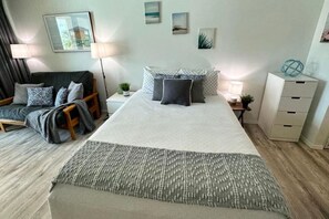 Bügeleisen/Bügelbrett, Reisekinderbett, WLAN, Bettwäsche