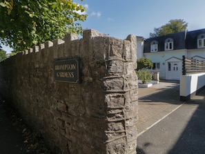 Property grounds - Brompton Gardens (Torquay)