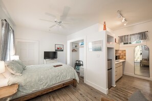 1 bedroom, iron/ironing board, internet, bed sheets