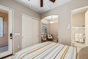 1 bedroom, desk, WiFi, bed sheets