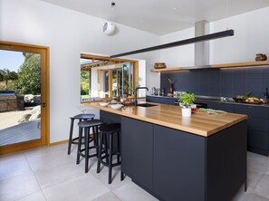 豪華獨棟房屋 | 私人廚房 | 餐桌