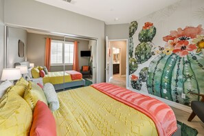 4 bedrooms, travel crib, free WiFi, bed sheets - Kaleidoscope by AvantStay | Colorful Escape + Pool (Indio)