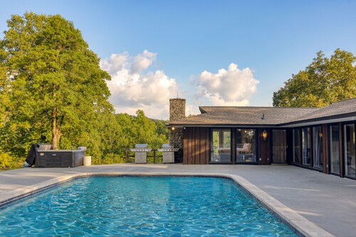 Refreshing Pool & Hot Tub Retreat | Amber Refresh by AvantStay