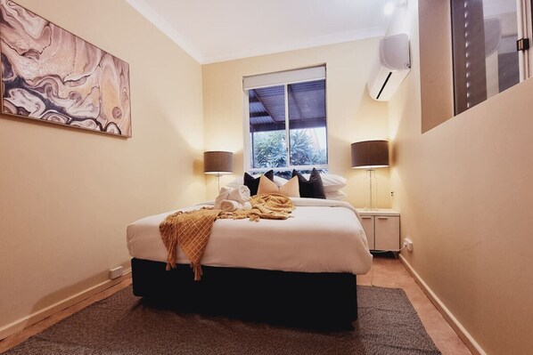 3 Schlafzimmer, Schreibtisch, Bügeleisen/Bügelbrett, WLAN