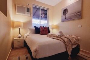 3 bedrooms, desk, iron/ironing board, WiFi