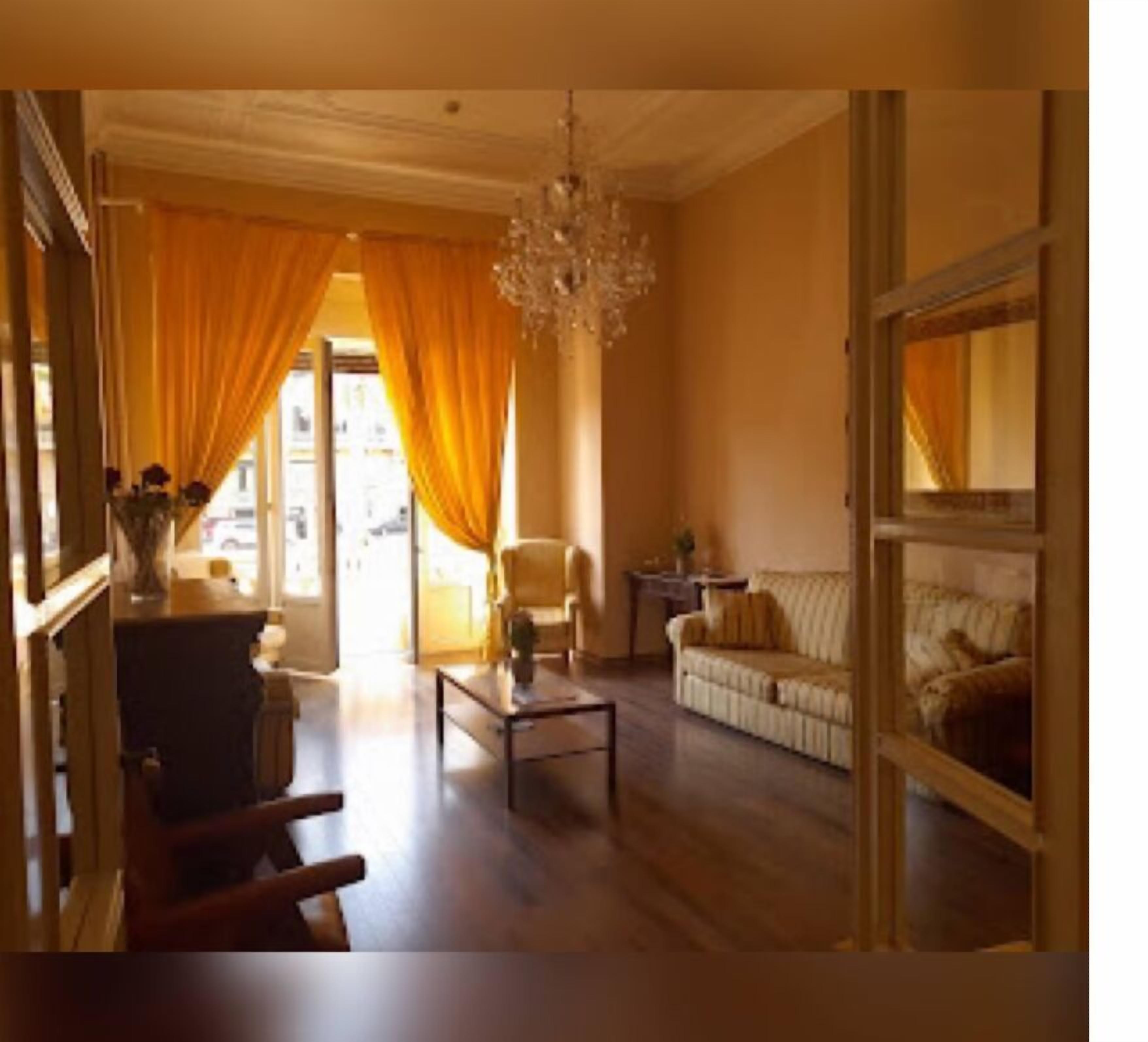 Unclassified image, 4 of 13, button - Viareggio live in  Top deco (Viareggio)