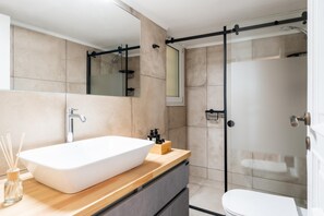 Apartment | 4 bedrooms - 4BD Apartment With Outdoor Jacuzzi Garden (Vari-Voula-Vouliagmeni)