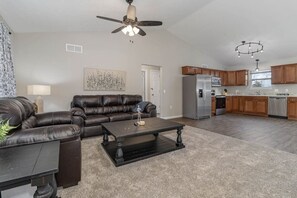 TV - BRAND NEW Home away from Home among the Nook (Hamilton)