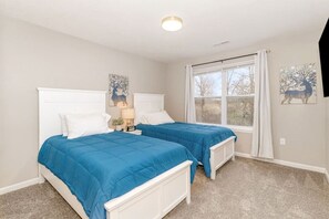 3 bedrooms, iron/ironing board, travel crib, WiFi - 16 E Persimmons · Quietly nestled among the Nook (Hamilton)