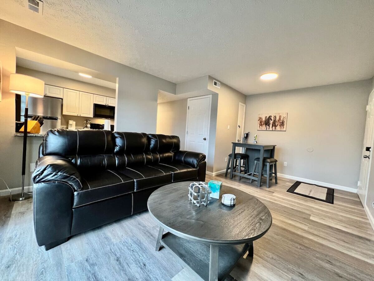 1520 E Bonita · TWO Bedroom in Middletown w FREE Private Laundry