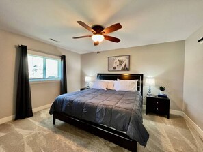 4 多间卧室、办公桌、熨斗/熨衣板、旅行婴儿床