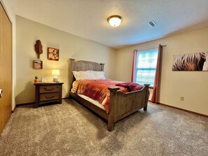 2 bedrooms, desk, iron/ironing board, travel crib - 3513 Lefferson · Cozy 2 Bedroom Paired Home in Middletown, OH (Middletown)