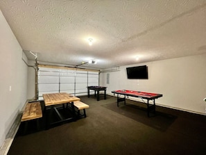 Game room - 430 Ridgelawn · Brand New Home Walking distance to Spooky Nook (Hamilton)