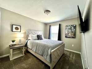3 bedrooms, desk, iron/ironing board, travel cot - 430 Ridgelawn · Brand New Home Walking distance to Spooky Nook (Hamilton)