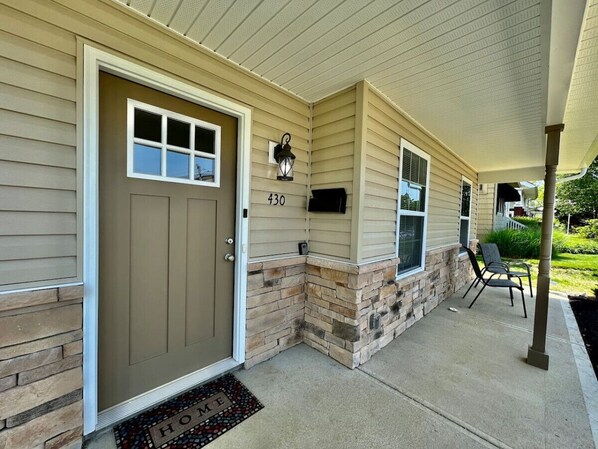 Exterior detail - 430 Ridgelawn · Brand New Home Walking distance to Spooky Nook (Hamilton)