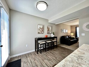 TV - 430 Ridgelawn · Brand New Home Walking distance to Spooky Nook (Hamilton)