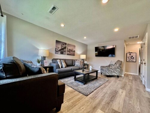 Remodeled 2 BDRM Ranch Attached Home Liberty, TWP