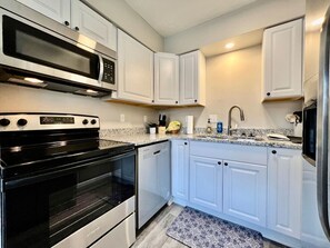 Fridge, microwave, oven, stovetop - Remodeled 2 BDRM Ranch Attached Home Liberty, TWP (Liberty Township)