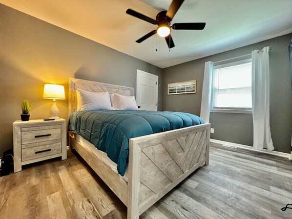 2 عدّة غرف نوم ومكواة/لوح كي وسرير سفر وواي فاي