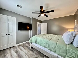 2 habitaciones, tabla de planchar con plancha, cuna de viaje y wifi 