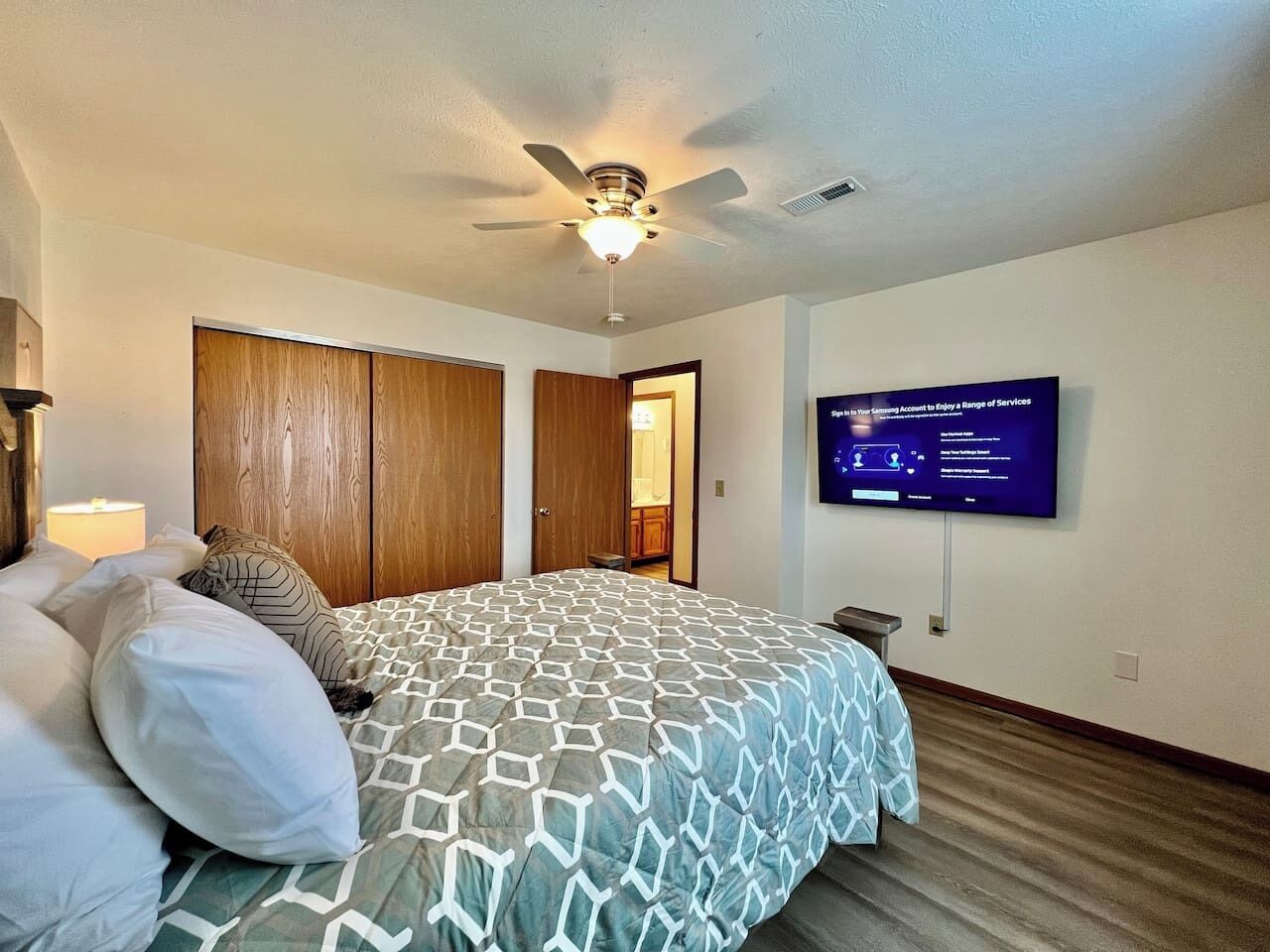 2 habitaciones, tabla de planchar con plancha, cuna de viaje y wifi 