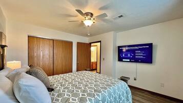 2 habitaciones, tabla de planchar con plancha, cuna de viaje y wifi