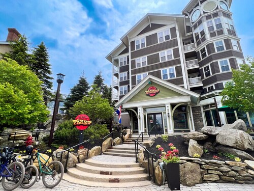 ML258 Slope Side Getaway with Deck & Parking WiFi