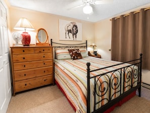 1 bedroom, free WiFi, bed sheets - ML258 Slope Side Getaway with Deck (Snowshoe)