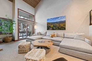 Smart TV, fireplace - Ridgepoint Townhome 142 - 3.5 Bedroom plus Loft Residence (Avon)