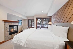 3 bedrooms, desk, iron/ironing board, travel cot - Ridgepoint Townhome 142 - 3.5 Bedroom plus Loft Residence (Avon)